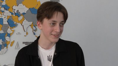 24 рази зіграли новорічну виставу: підлітки з Бахмача "нащедрували" 130 тисяч на авто для військових 24 рази зіграли новорічну виставу: підлітки з Бахмача "нащедрували" 130 тисяч на авто для військових