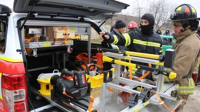 На Тернопільщині пожежники вчилися, як діяти під час ДТП На Тернопільщині пожежники вчилися, як діяти під час ДТП