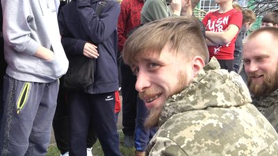 "Смуга перешкод": вихованці житомирської Школи юних десантників влаштували показові виступи "Смуга перешкод": вихованці житомирської Школи юних десантників влаштували показові виступи