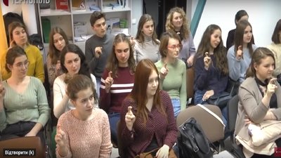 У Тернополі розпочалися курси з вивчення жестової мови