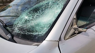 Травма голови і втрата пам'яті: у Луцьку машина на переході збила підлітка, його ушпиталили