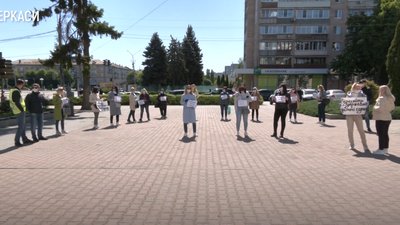 Відкрити дитсадки вимагали черкаські батьки