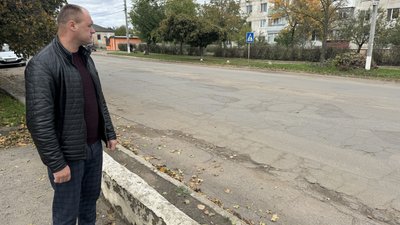 Руйнується найдовша дорога Кіровоградщини. Чи планують ремонт і що кажуть про дорогу місцеві жителі Руйнується найдовша дорога Кіровоградщини. Чи планують ремонт і що кажуть про дорогу місцеві жителі