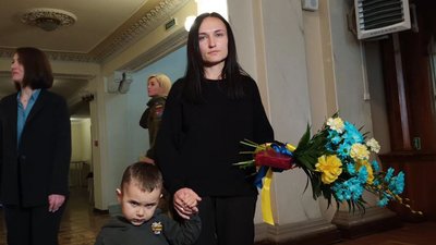 На Тернопільщині вручили нагороди сім’ям загиблих бійців На Тернопільщині вручили нагороди сім’ям загиблих бійців