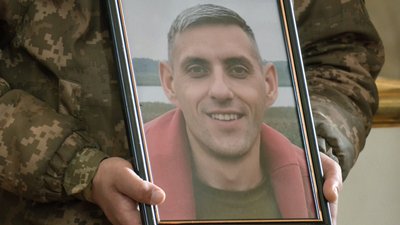 У Луцьку попрощалися з трьома військовослужбовцями У Луцьку попрощалися з трьома військовослужбовцями