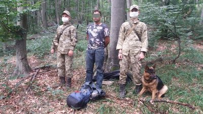 Прямував до Словаччини: іноземця без документів затримали на Закарпатті