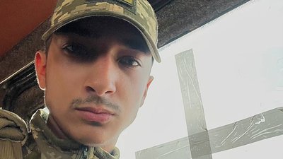 «Одягни шапку, а він мені "ну мам, ми ж в армії"». Військова психологиня з Чернівців з синами поїхала на фронт «Одягни шапку, а він мені "ну мам, ми ж в армії"». Військова психологиня з Чернівців з синами поїхала на фронт