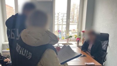 У Черкасах затримали директорку комунального підприємства У Черкасах затримали директорку комунального підприємства