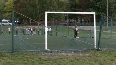 У Рівному пошкодили огорожу нового спортмайданчика. Скільки коштуватиме ремонт