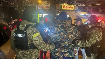 11 тис. доларів, щоб уникнути призову. У Дніпрі затримали підозрюваного в організації "схеми" для військовозобов`язаних