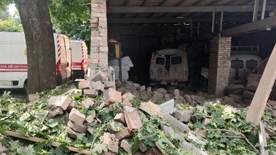Обстрілом російських окупантів у Бахмуті зруйнований медичний заклад Обстрілом російських окупантів у Бахмуті зруйнований медичний заклад