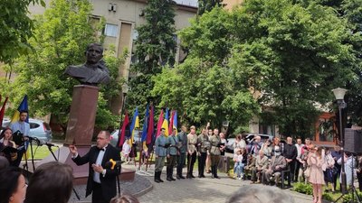 У Франківську провели віче до 130-ї річниці від дня народження Євгена Коновальця У Франківську провели віче до 130-ї річниці від дня народження Євгена Коновальця