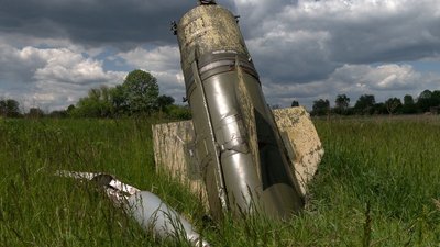 Три нерозірвані снаряди “Точки-У” та десятки інших калібрів: у Тупичеві розміновують пасовища та городи Три нерозірвані снаряди “Точки-У” та десятки інших калібрів: у Тупичеві розміновують пасовища та городи