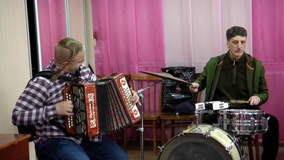 У Житомирі артисти обласної філармонії волонтерять і готують нові концерти У Житомирі артисти обласної філармонії волонтерять і готують нові концерти