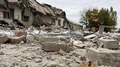 Російські війська випустили шість ракет по Миколаєву. Зруйновано адмінбудівлю та хлібопекарню