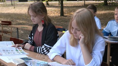 У Черкасах школярі вчаться просто неба У Черкасах школярі вчаться просто неба