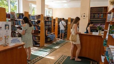 бібліотека, книжки, читальний зал