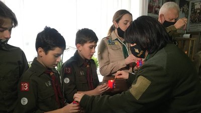 До Тернополя привезли Вифлеємський вогонь миру До Тернополя привезли Вифлеємський вогонь миру
