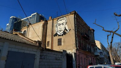 В Одесі створили мурал із зображенням письменника Володимира Жаботинського В Одесі створили мурал із зображенням письменника Володимира Жаботинського