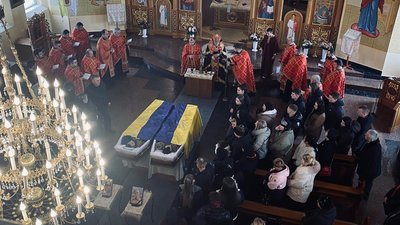 На Закарпатті попрощалися із полеглими захисниками Юрієм Дерцені та Сергієм Доновим На Закарпатті попрощалися із полеглими захисниками Юрієм Дерцені та Сергієм Доновим
