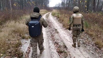 Волинські тероборонівці показали, як заміновують територію поблизу кордону з Білоруссю Волинські тероборонівці показали, як заміновують територію поблизу кордону з Білоруссю