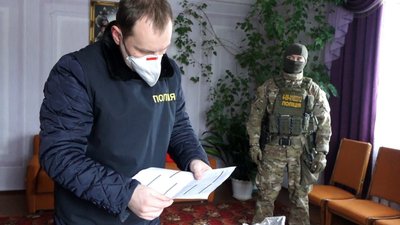 На Прикарпатті поліція обшукувала території лісових господарств через незаконну рубку