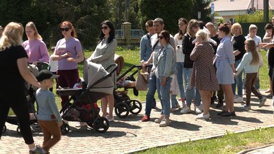 Роздали 15 тисяч тонн "гуманітарки". Як у Франківську волонтери "Карітасу" допомагають багатодітним родинам
