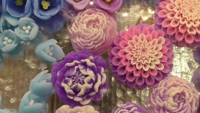 Квіти із мила виготовляє на Ужгородщині Наталія Бальсіс