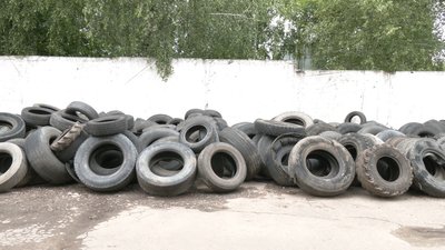 У дворах Рівного накопичується автогума. Що з нею робити У дворах Рівного накопичується автогума. Що з нею робити
