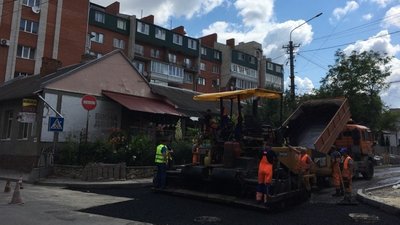У Тернополі до Дня міста мають завершити ремонт дороги від швидкої вздовж приватного сектору У Тернополі до Дня міста мають завершити ремонт дороги від швидкої вздовж приватного сектору