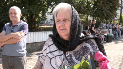 "Був людиною, яка вела за собою": у Луцьку попрощалися з 32-річним командиром відділення Сергієм Черленюком "Був людиною, яка вела за собою": у Луцьку попрощалися з 32-річним командиром відділення Сергієм Черленюком