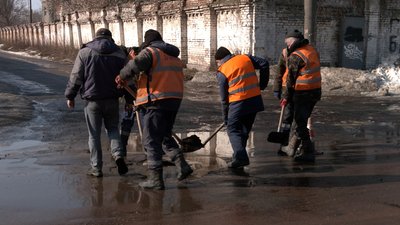 Ямки на дорогах у Чернігові почнуть латати в кінці березня Ямки на дорогах у Чернігові почнуть латати в кінці березня