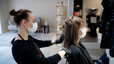 У Данії послаблюють карантин: запрацюють перукарні, суди й автошколи
