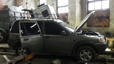 Волонтери Тернопільщини везуть військовим на схід автомобіль та допомогу Волонтери Тернопільщини везуть військовим на схід автомобіль та допомогу