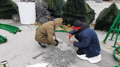 У Миколаєві встановлюють головну міську ялинку У Миколаєві встановлюють головну міську ялинку