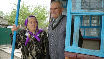 "Я не знаю чи ще так зараз ходять парубки коло дівчат, як тато за мамою": історія 70-річної сім'ї "Я не знаю чи ще так зараз ходять парубки коло дівчат, як тато за мамою": історія 70-річної сім'ї