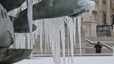 У Києві альпіністи щодня розчищають від буруль по 300 будинків — КМДА