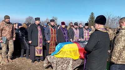 На Тернопільщині попрощалися із загиблим художником та бійцем Олегом Дробоцьким