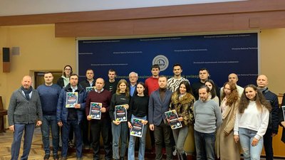 Вінницькі студенти створили рукавичку для реабілітації пацієнтів з травмованими руками Вінницькі студенти створили рукавичку для реабілітації пацієнтів з травмованими руками