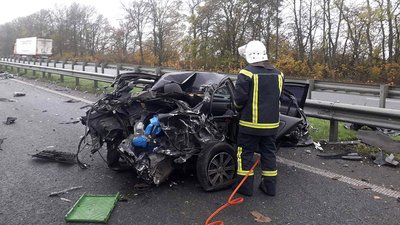 Затисло в машині: двоє людей травмувалися в аварії на Полтавщині