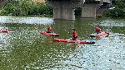У Вінниці проводять безкоштовні заняття з сап-бордингу У Вінниці проводять безкоштовні заняття з сап-бордингу