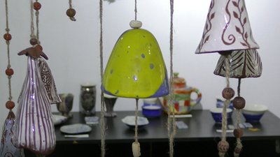 Картини, ляльки, витинанки, кераміка, різдвяний декор: у Херсоні відкрилась виставка "Місяцелік" Картини, ляльки, витинанки, кераміка, різдвяний декор: у Херсоні відкрилась виставка "Місяцелік"
