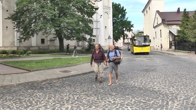 Босоногий "громадянин світу" побував у Луцьку та розповів про 25-річну подорож Босоногий "громадянин світу" побував у Луцьку та розповів про 25-річну подорож
