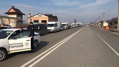 З РФ через Україну проїхали дві колони авто з іноземцями — прикордонники