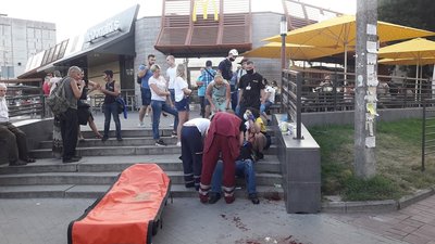 У Чернігові поблизу Макдональдза підрізали чоловіка У Чернігові поблизу Макдональдза підрізали чоловіка