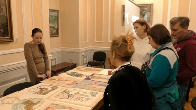 До Міжнародного жіночого дня у херсонському музеї відбулась лекція та експрес-виставка