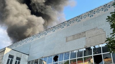 В Одесі ракета влучила у склад: виникла пожежа В Одесі ракета влучила у склад: виникла пожежа