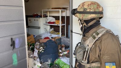 Купа сміття та міни: що лишили по собі окупанти у Черкаських Тишках під Харковом