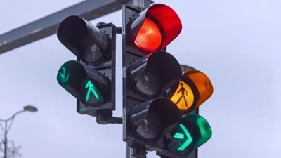 Світлофори на перехресті