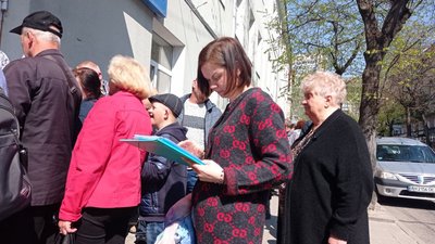 У Тернополі біля ЦНАПу черга